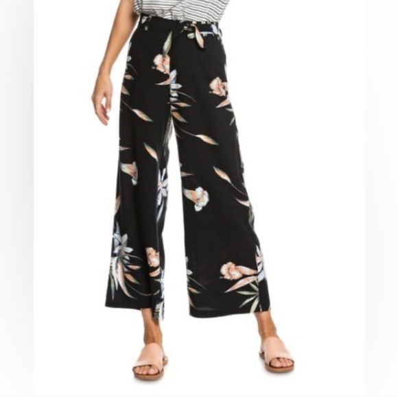 Roxy Waterfall Light Culottes Size Large Black and Floral - Picture 2 of 11